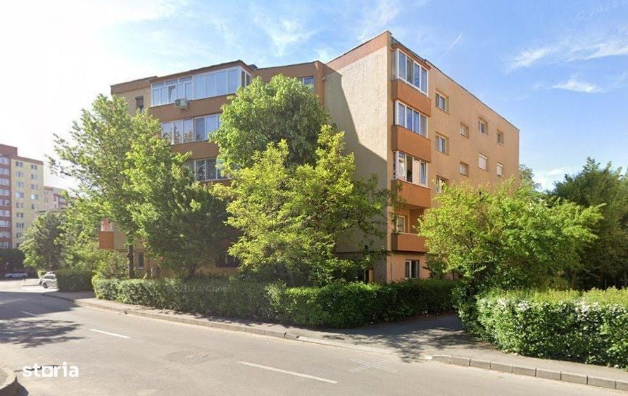 Apartament cu 3 camere decomandat în Florilor