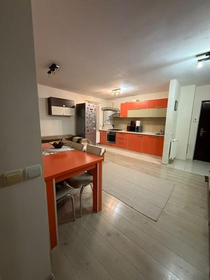 Apartament cu 3 camere decomandat în Florești