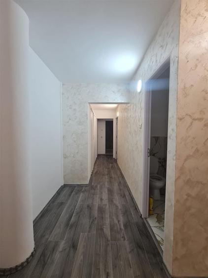 Apartament cu 3 camere decomandat în Iosia
