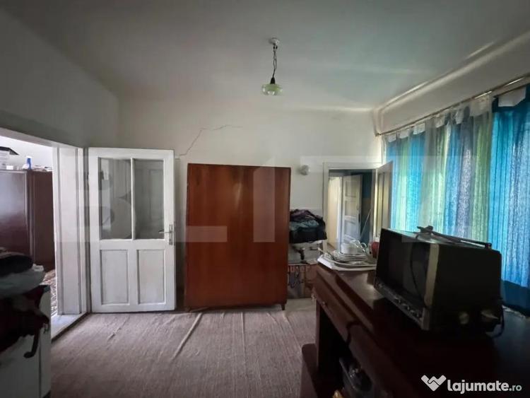 Casă cu 4 camere cu Teren 3697 Mp în Central