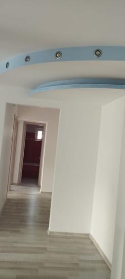 Apartament cu 3 camere decomandat în Exterior Vest