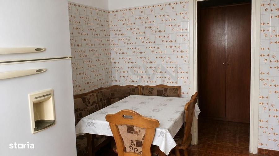 Apartament cu 4 camere decomandat în Central