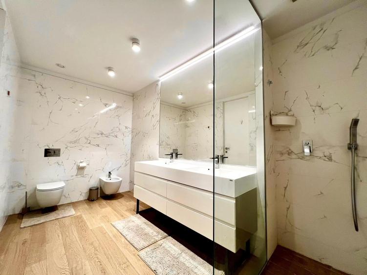 Apartament cu 4 camere decomandat în Floreasca