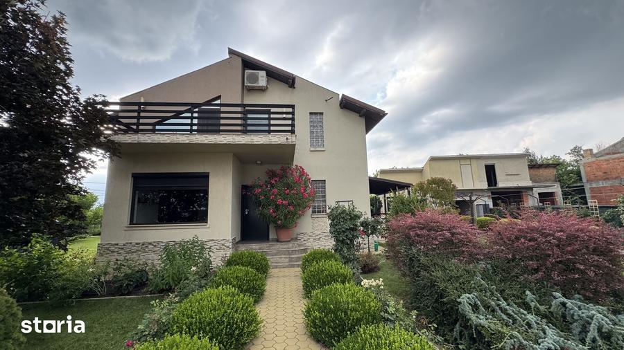 Casă cu 5 camere cu Teren 1000 Mp în Central