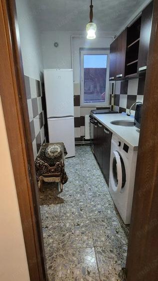 Apartament cu 3 camere semidecomandat în Central