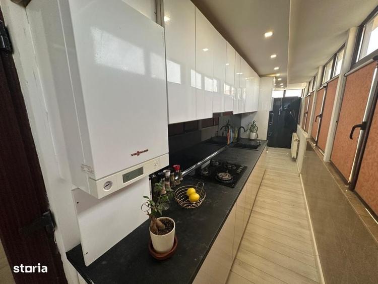 Apartament cu 3 camere decomandat, mobilat în Rovine