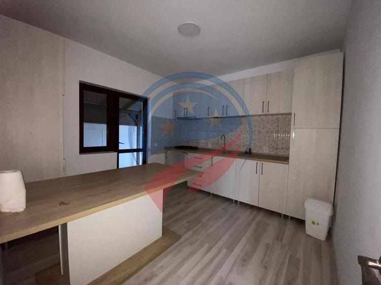 Casă individuală cu 4 camere cu Canalizare în Lăpuș