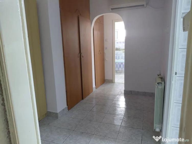 Apartament cu 2 camere decomandat în Piața Centrală