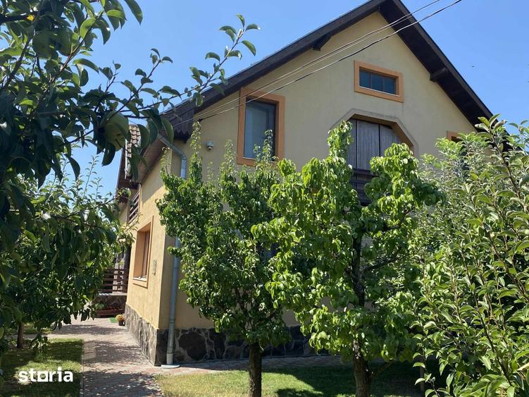 Casă cu 5 camere cu Teren 1000 Mp în Central