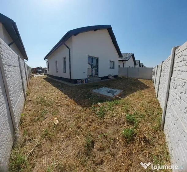 Casă cu 3 camere cu Teren 300 Mp în Central