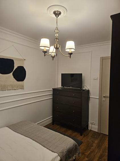 Apartament cu 3 camere semidecomandat în Titan