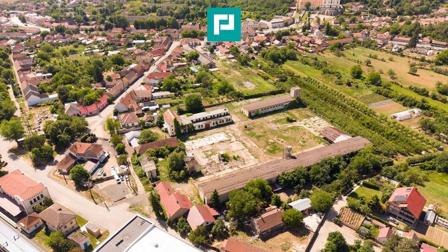 Spațiu industrial, de 700 mp, în Radna
