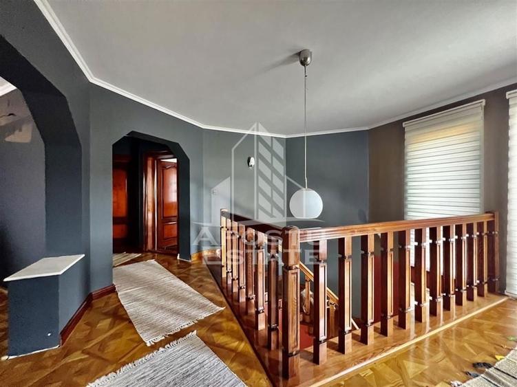 Casă cu 9 camere cu Teren 1344 Mp în Grădiște