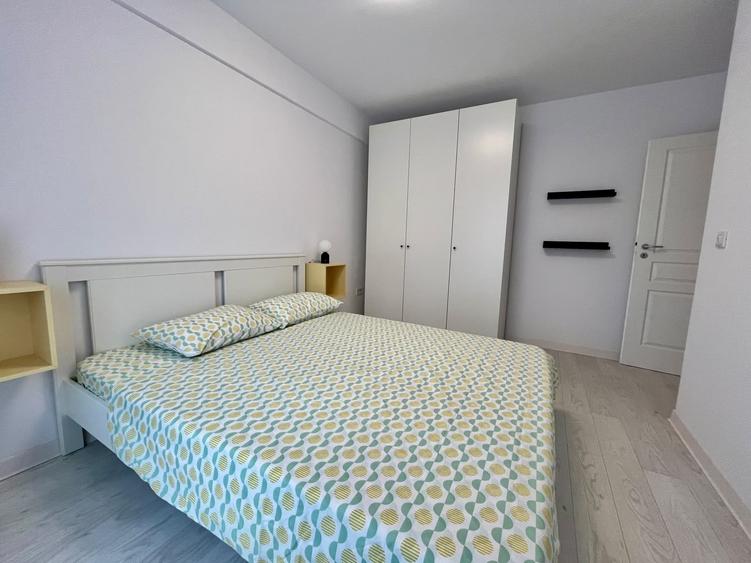 Apartament cu 2 camere semidecomandat în Valea Adâncă