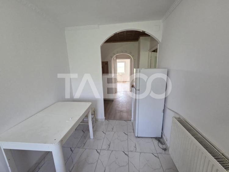Apartament 3 camere de inchiriat zona Campului etaj 2 - 2