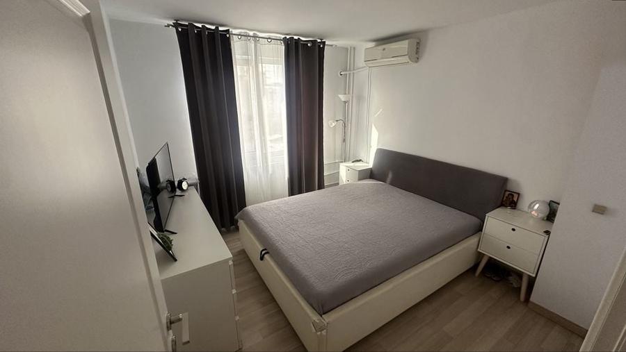 Apartament cu 3 camere decomandat în Titan