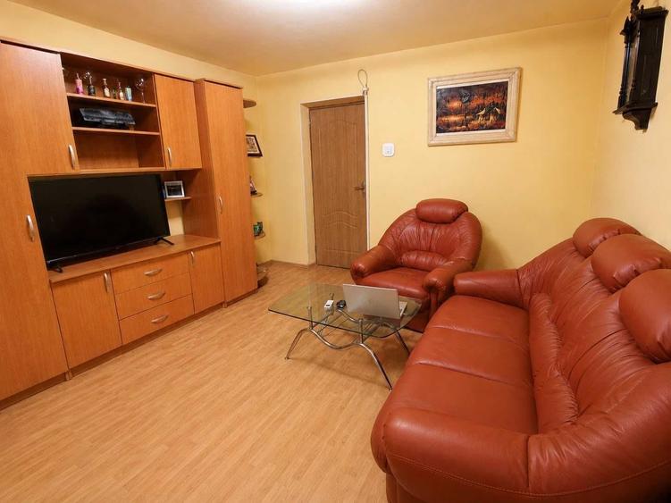 Apartament cu 3 camere decomandat în Traian