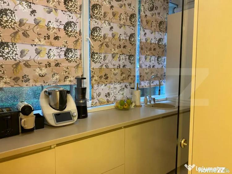 Apartament cu 4 camere semidecomandat în Plopilor