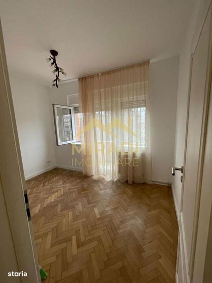 Apartament cu 3 camere decomandat în Domenii