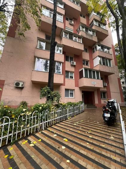 Apartament cu 3 camere în Berceni