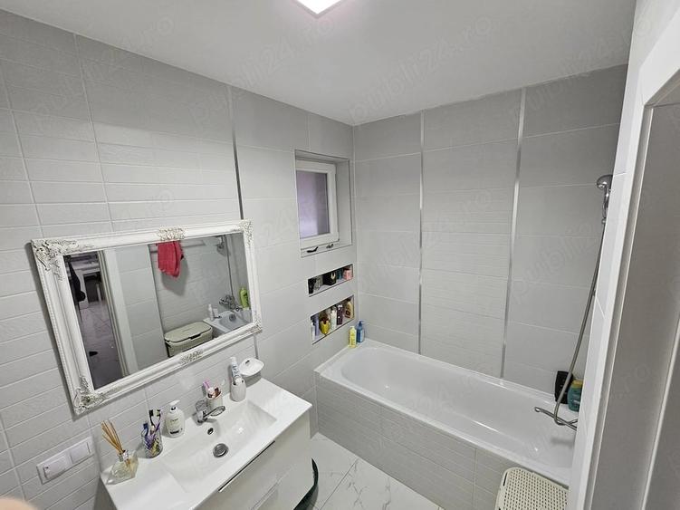 Apartament cu 3 camere semidecomandat în Florești