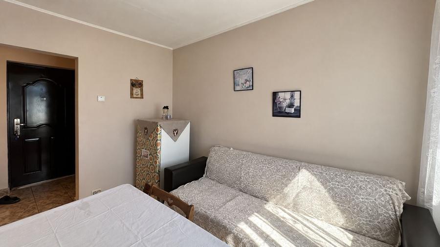 Apartament cu 2 camere semidecomandat, mobilat în Dacia