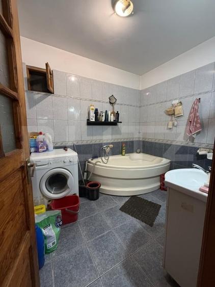 Casă individuală cu 6 camere cu Canalizare în Sud