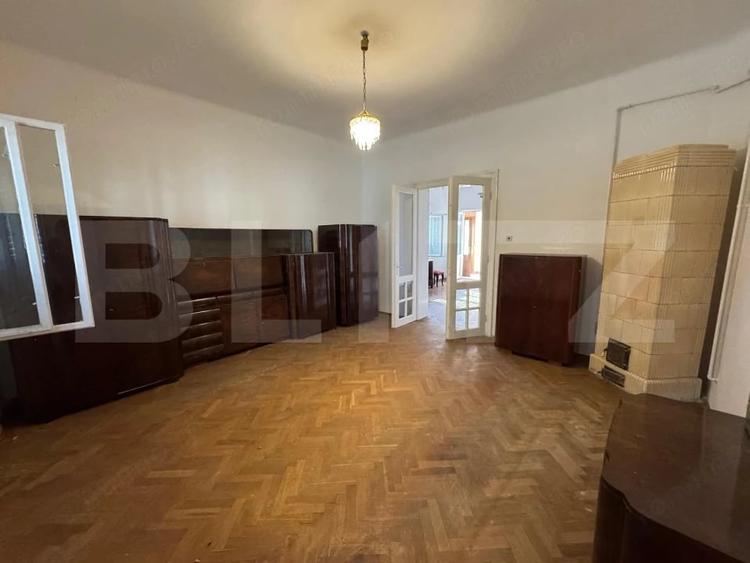 Casă cu 6 camere cu Teren 700 Mp în 700