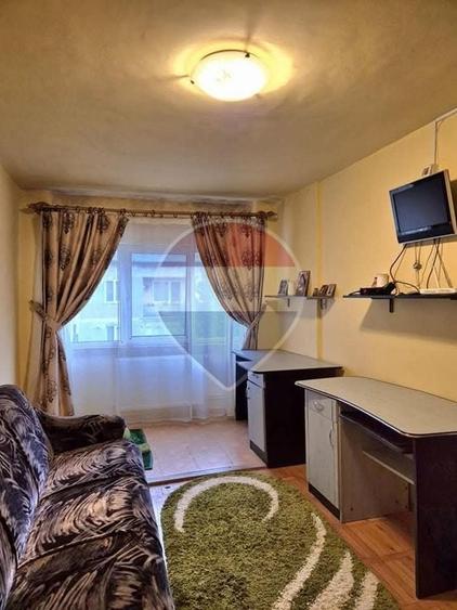 Apartament cu 4 camere decomandat, mobilat în Central