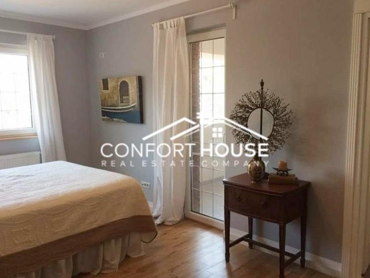 Duplex cu 8 camere cu Canalizare în Iancu Nicolae