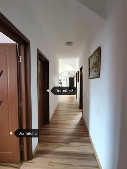 Apartament cu 4 camere semidecomandat, mobilat în Florilor