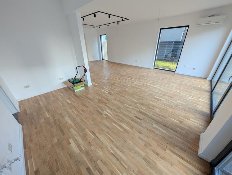 Casă individuală cu 5 camere cu Teren 350 Mp în Tunari