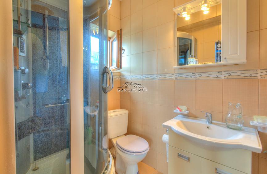 Casă individuală cu 5 camere cu Teren 700 Mp în Est