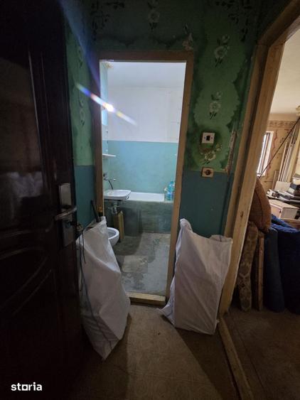 Garsoniera Mioritei etaj 3 - 1