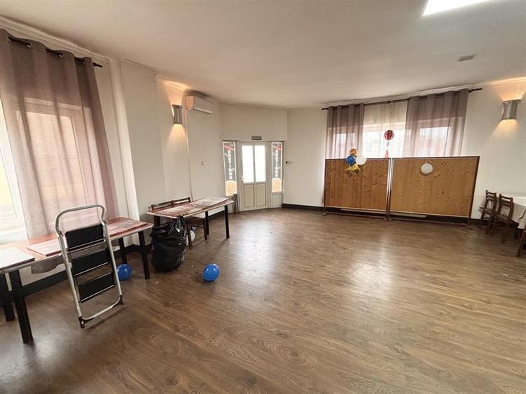 Spațiu comercial, de 200 mp, în Decebal
