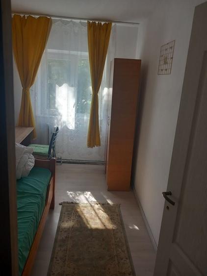 Apartament cu 3 camere decomandat în Goruni