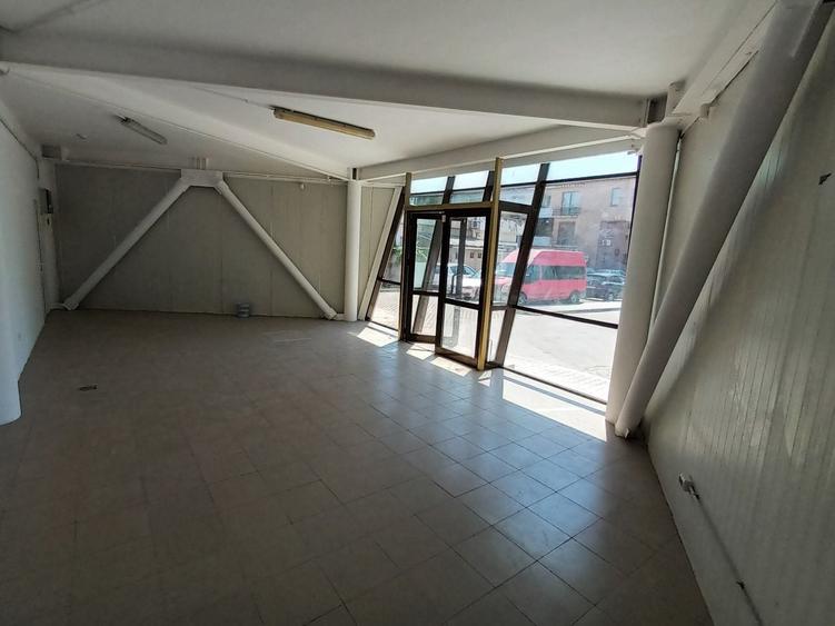 Spațiu comercial, de 60 mp, în Narcisa