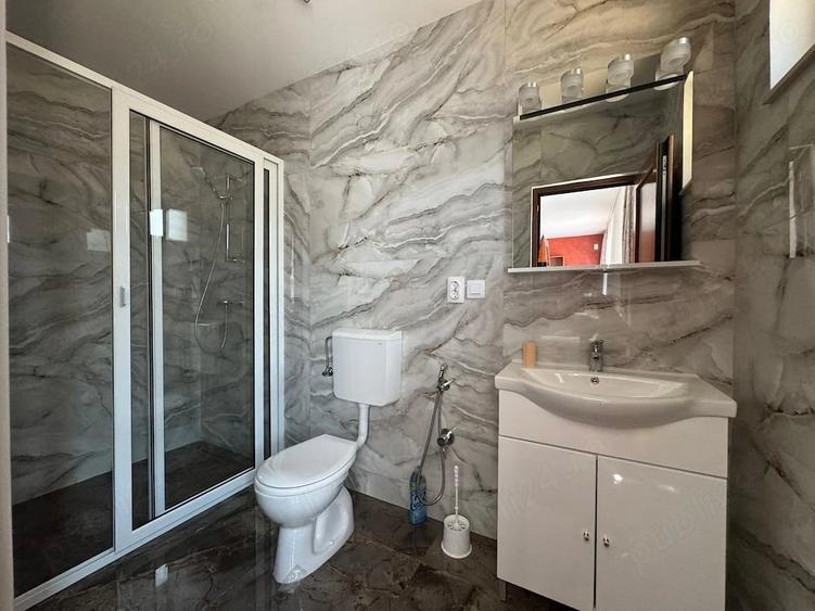 Casă cu 6 camere cu Teren 1696 Mp în Exterior Vest