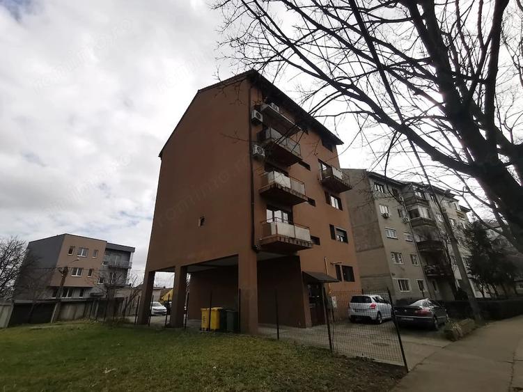 Apartament cu 2 camere semidecomandat în Lunei