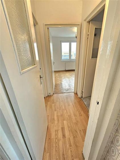 Apartament cu 3 camere decomandat în Astra