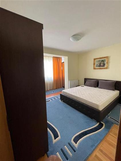 Apartament cu 3 camere semidecomandat în Mihai Bravu