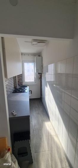 Apartament cu 2 camere semidecomandat, mobilat în Florilor