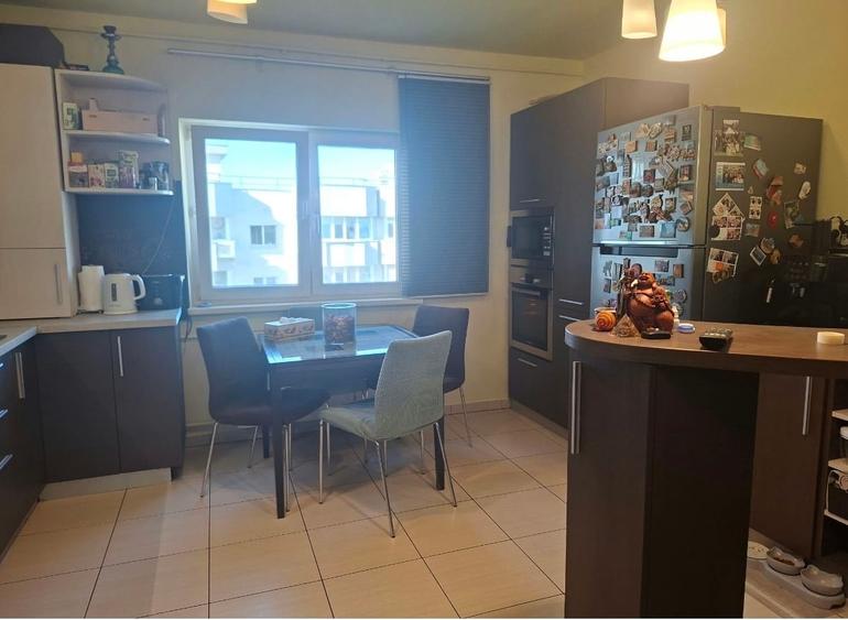 Apartament cu 4 camere în Vitan Mall