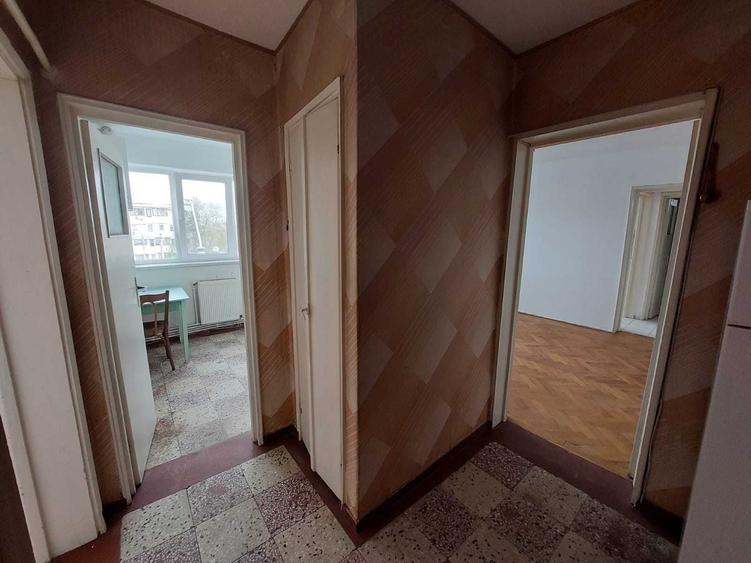 Apartament cu 3 camere semidecomandat în Gării