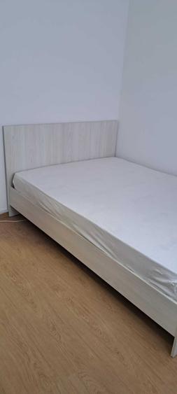 Apartament cu 3 camere semidecomandat în Berceni