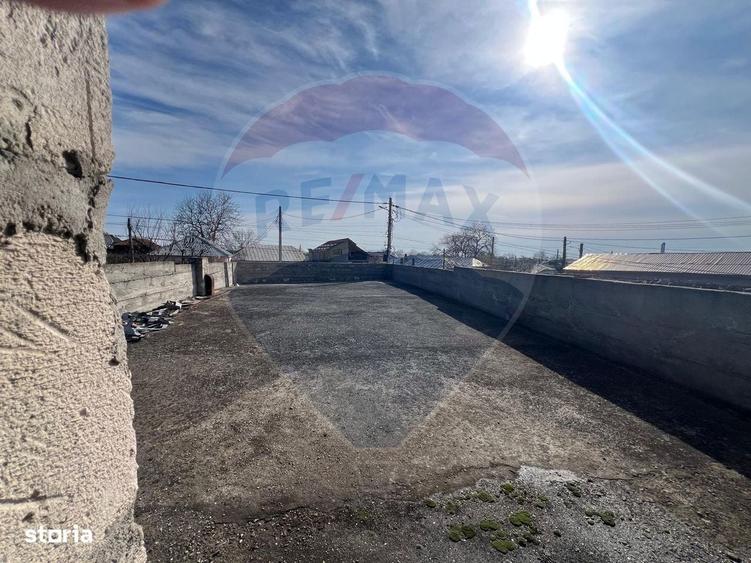 Casă cu 4 camere cu Teren 700 Mp în Străoane