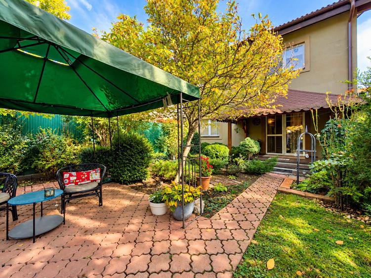 Duplex cu 5 camere cu Canalizare în Iancu Nicolae