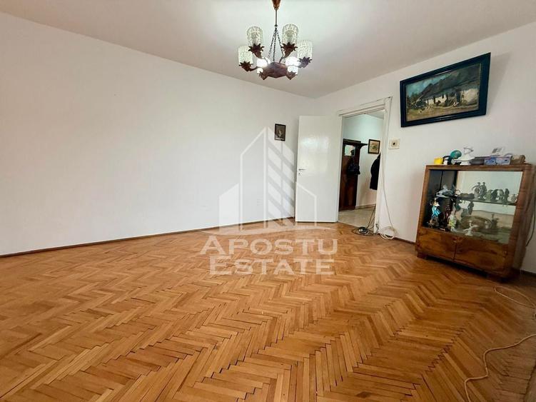 Apartament cu 4 camere semidecomandat, mobilat în Gheorghe Lazăr