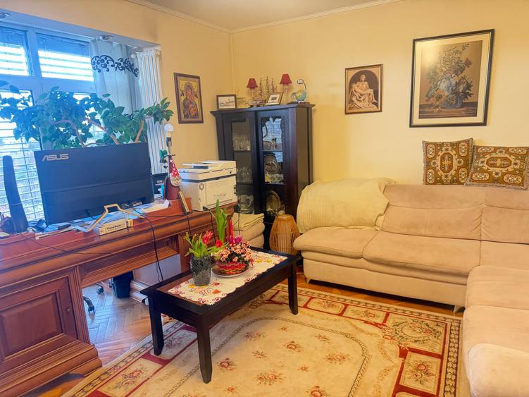 Apartament cu 3 camere decomandat, mobilat în Circumvalațiunii