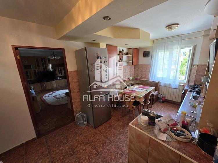 Apartament cu 3 camere decomandat în Moroasa 2